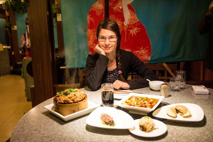 Обед в китайском стиле: много блюд и ни одного гарнира. 