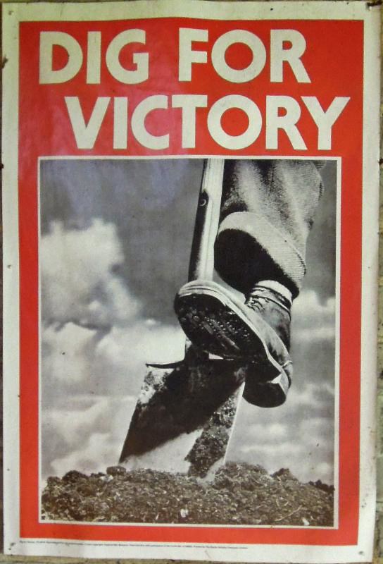 Один из самых знаменитых плакатов “Копай для победы” 
